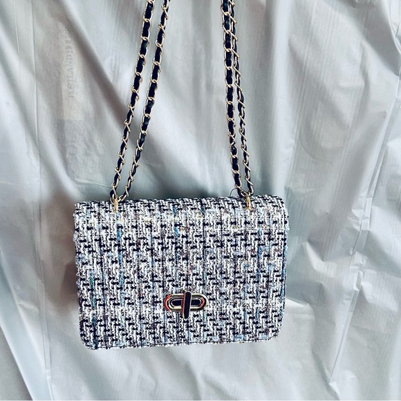 Chic Tweed Shoulder Bag with Gold Chain - Picture 3 of 12